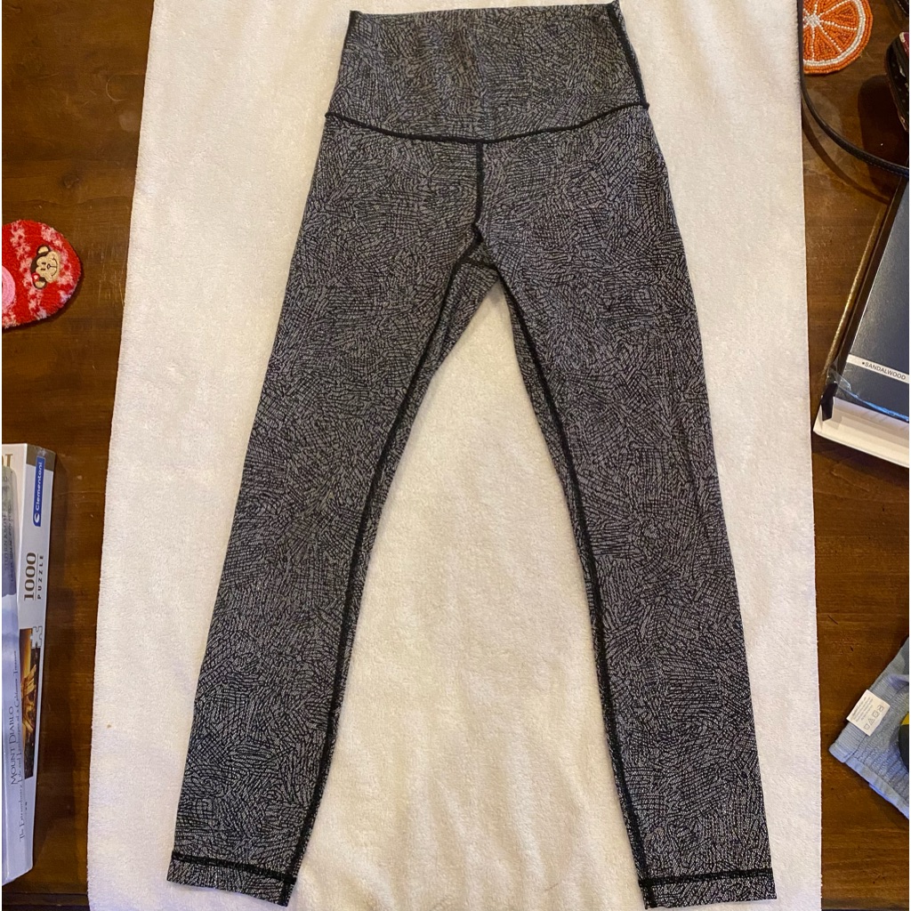 Lululemon Athletica Leggins Size Tiny, Black, And White Scribble Design